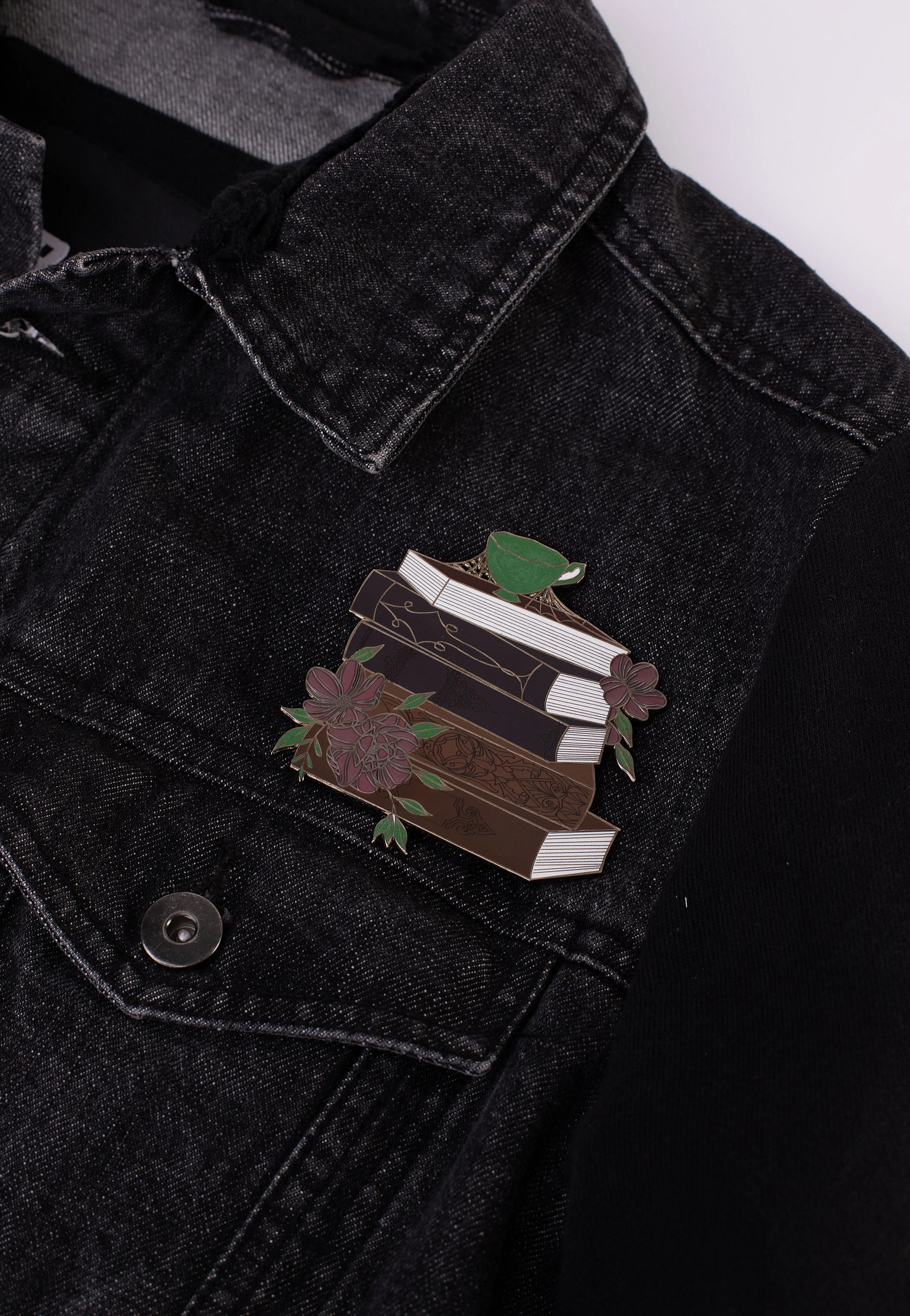 Lively Ghosts - Dark Academia - Pin
