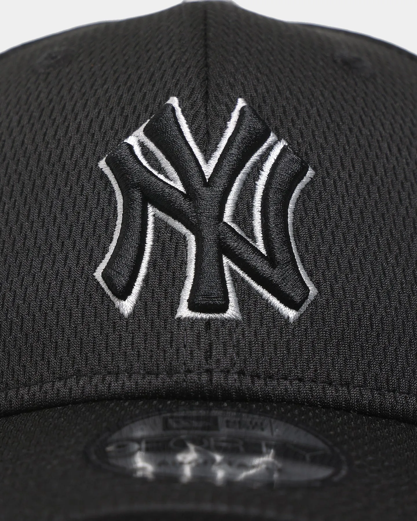 New Era New York Yankees 'Black Grey Mesh' 9FORTY Cloth Strapback Black