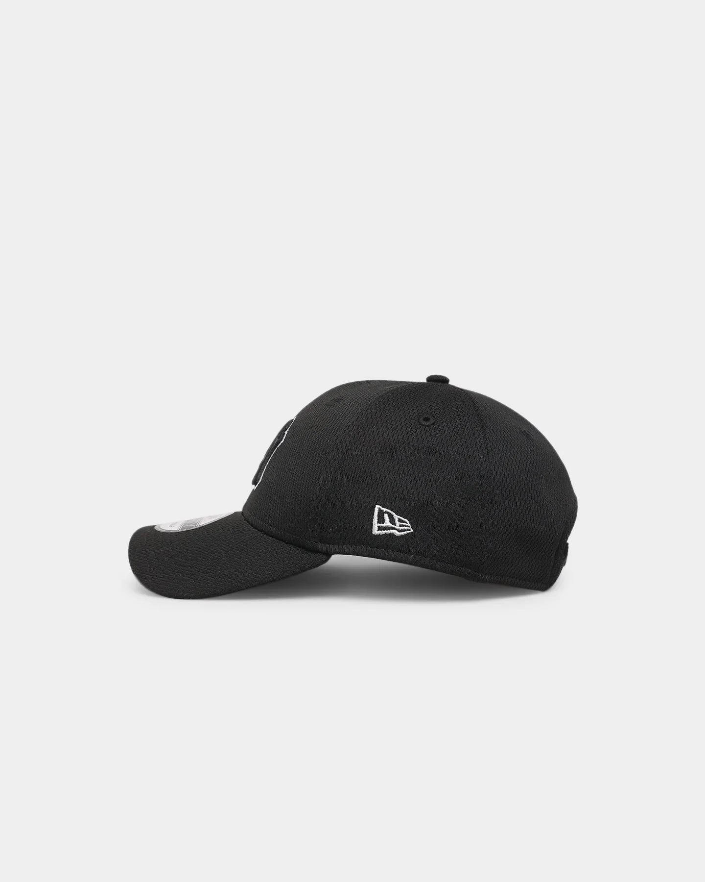 New Era New York Yankees 'Black Grey Mesh' 9FORTY Cloth Strapback Black
