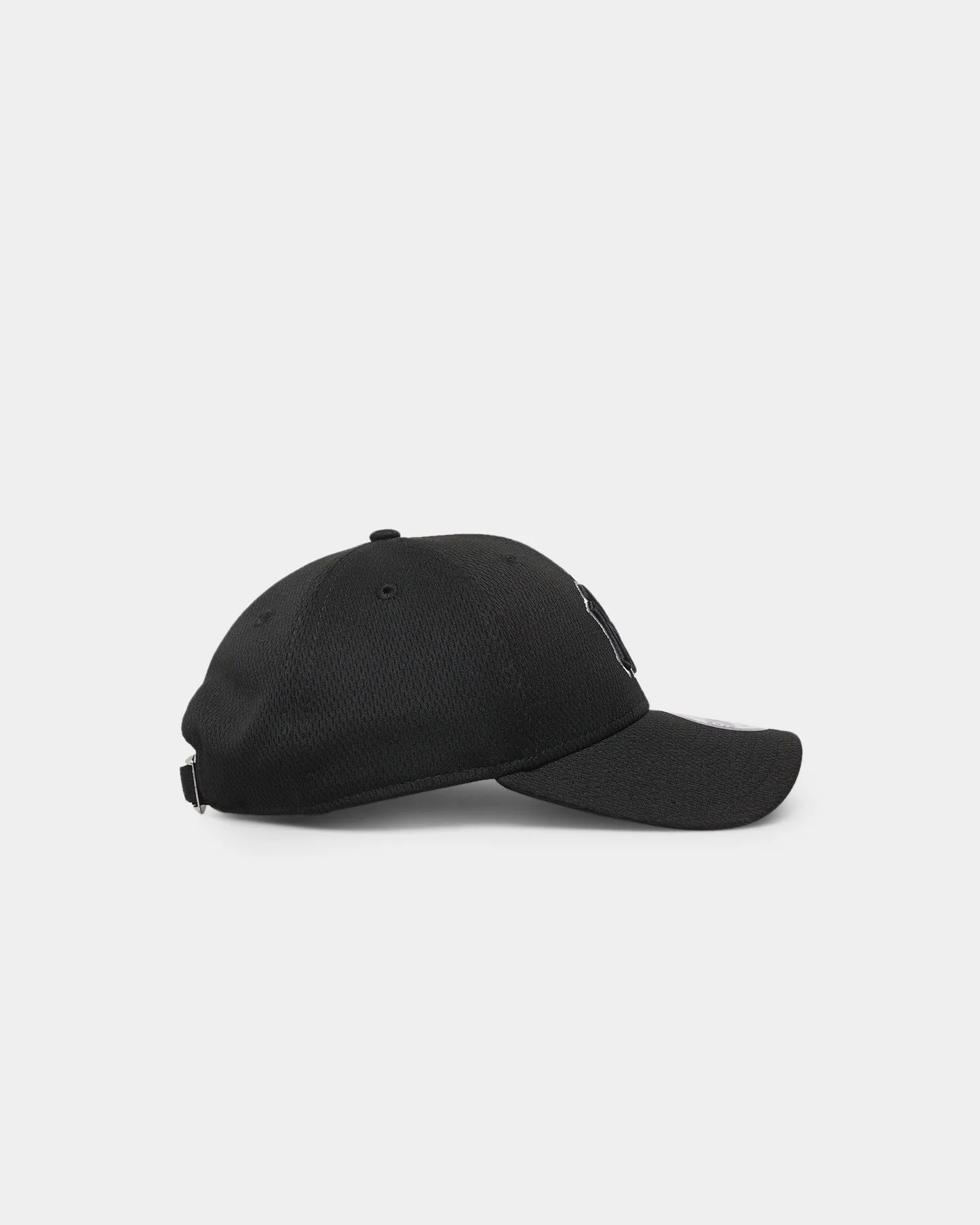 New Era New York Yankees 'Black Grey Mesh' 9FORTY Cloth Strapback Black