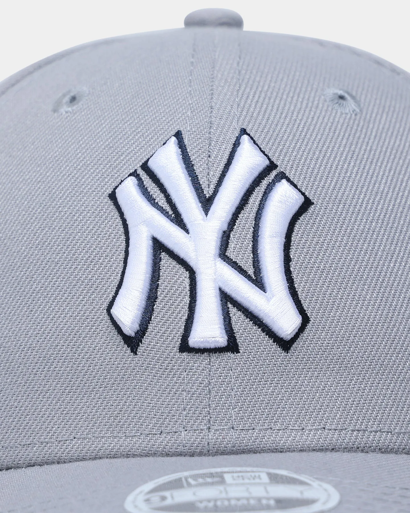 New Era Women's New York Yankees 'Grey Pop' 9FORTY Casual Strapback Grey/Navy