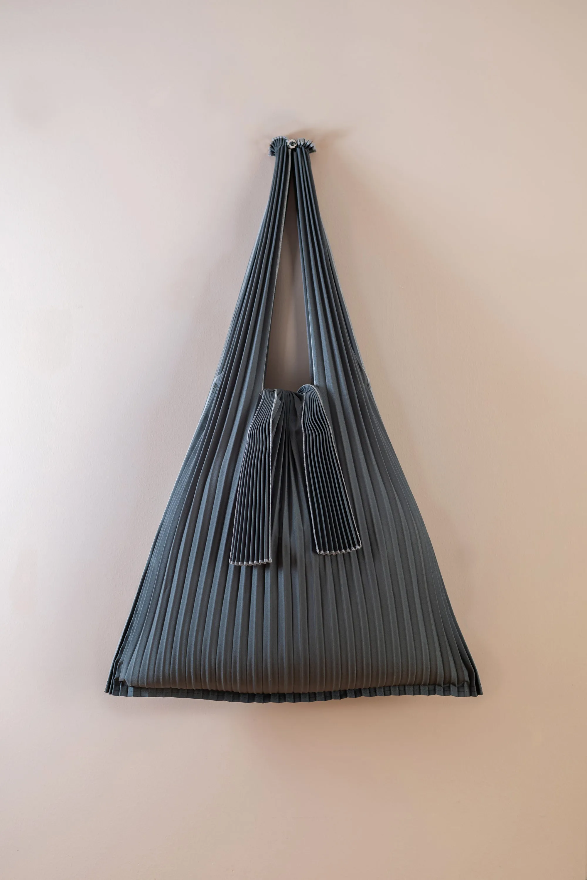 Vertical Pleated Large Tote Bag - Gray