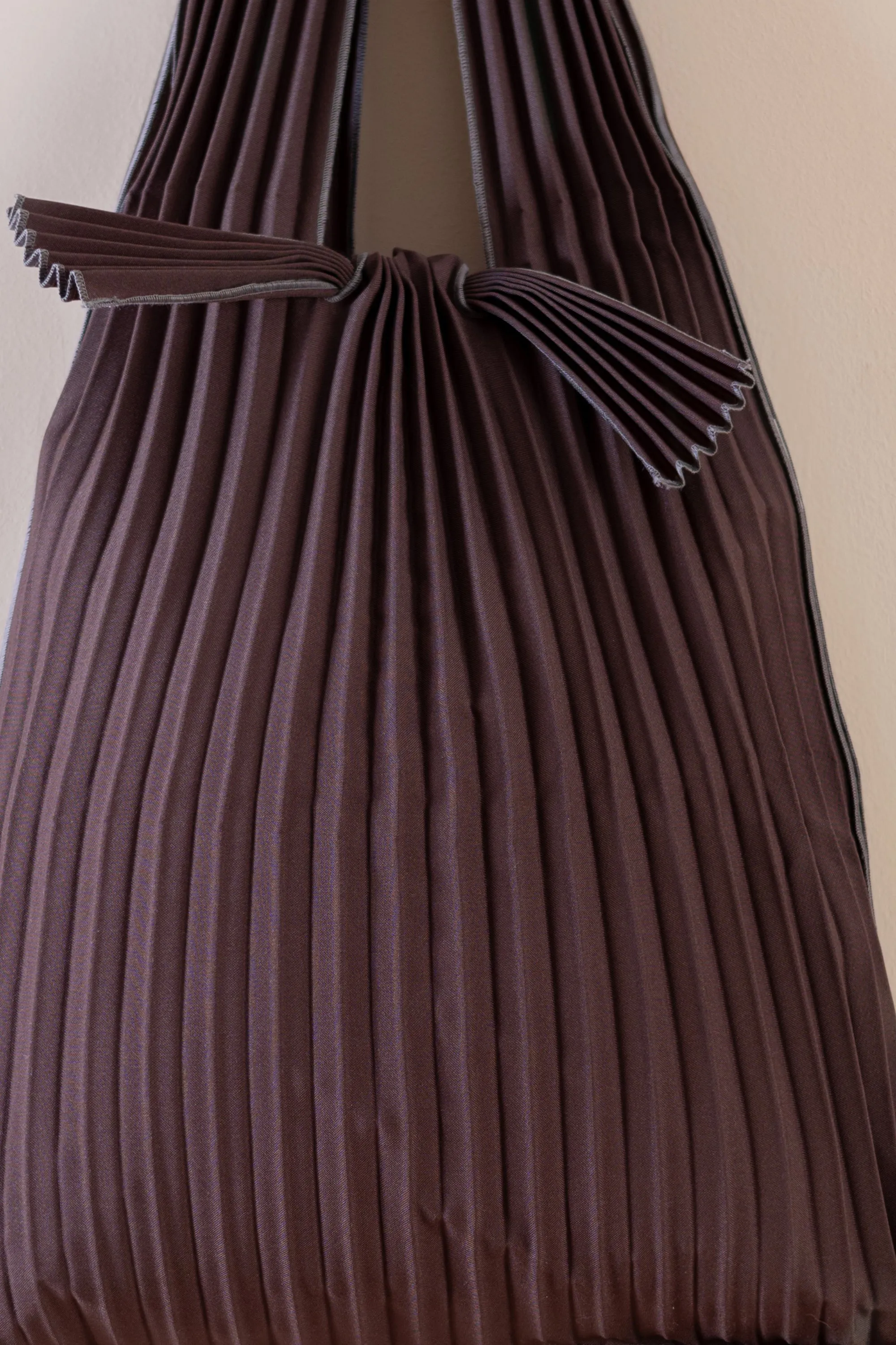 Vertical Pleated Small Tote Bag - Brown